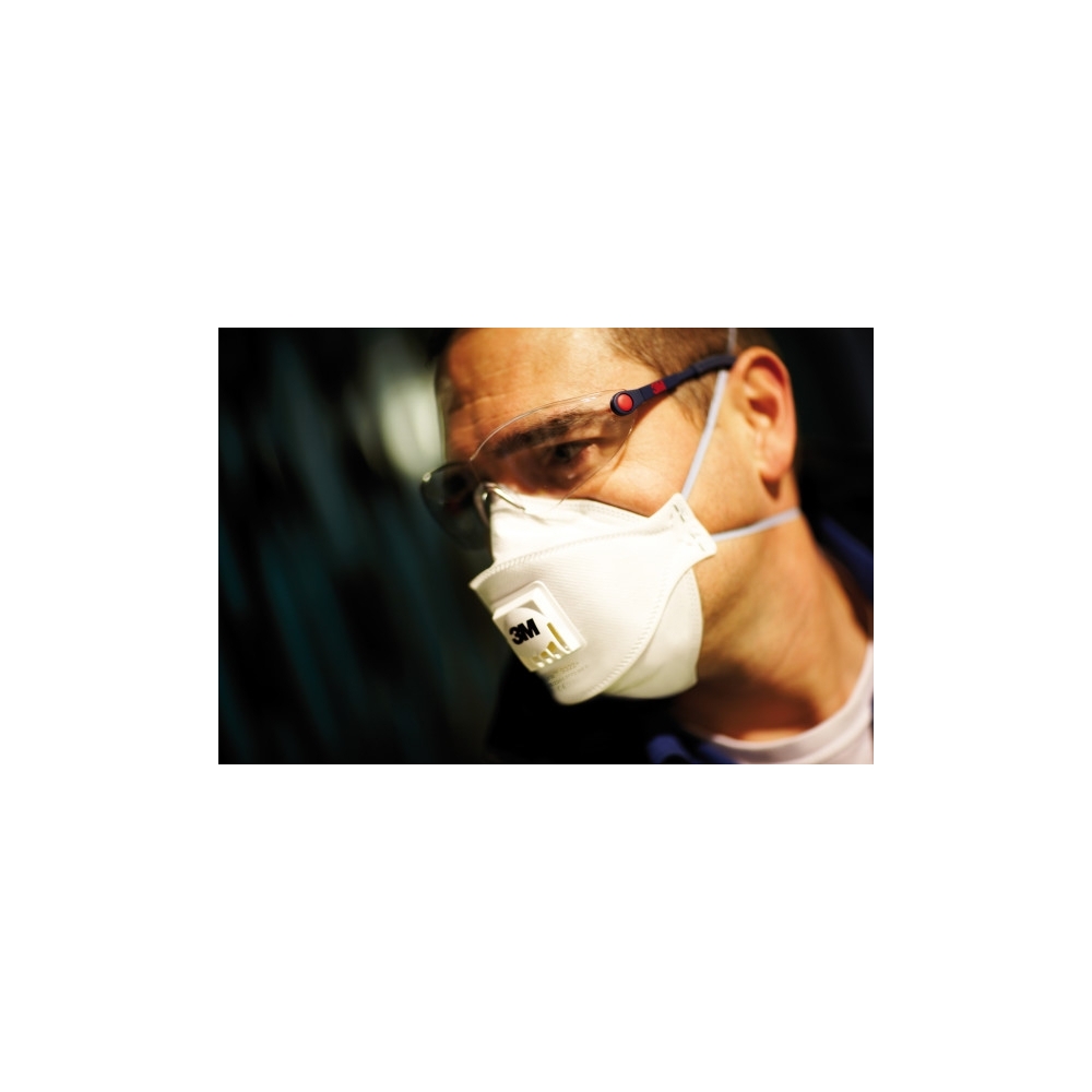 Respiratore 3M 9322+, antipolvere, con valvola, bianca, indossata da un operatore, serie Aura