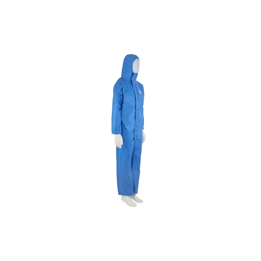 Tuta protettiva monouso 3M, 4532+, colore blu, con cappuccio, indossata da un manichino