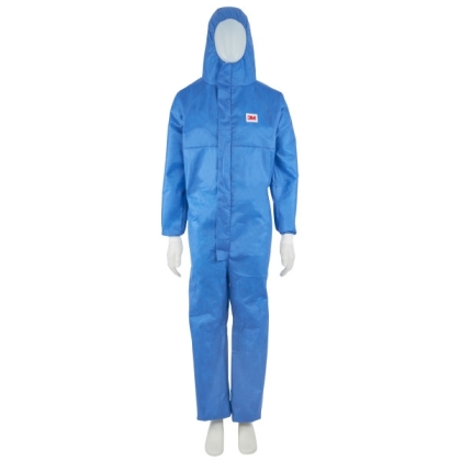 Tuta protettiva monouso 3M, 4532+, colore blu, con cappuccio, indossata da un manichino